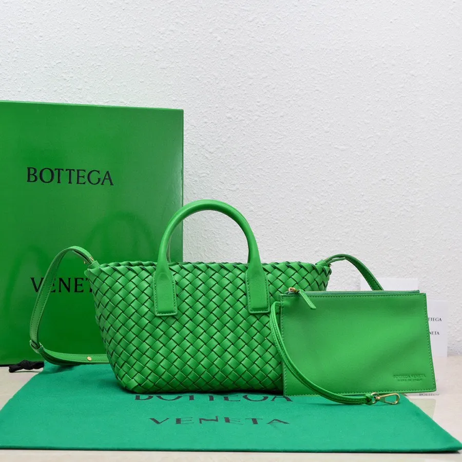 parrot green